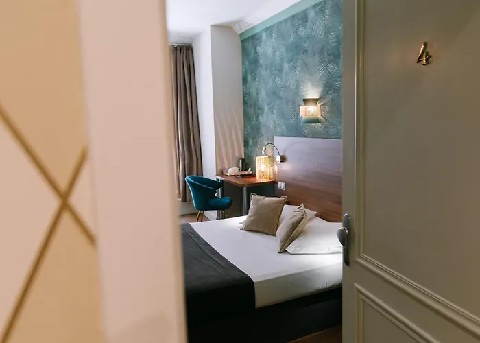 Du DauphinHotel Lyon